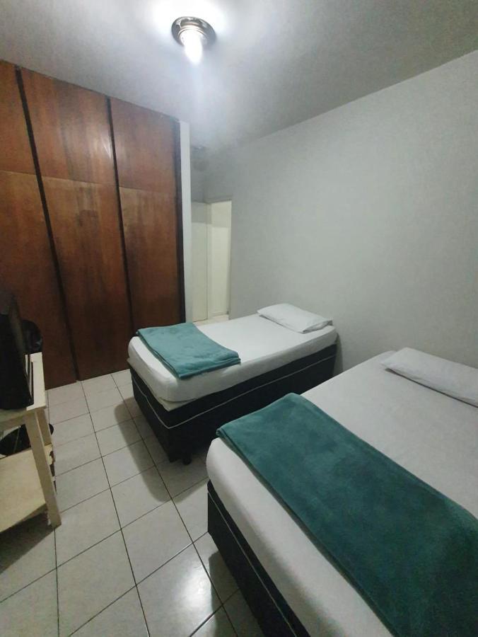 Hostel Umuarama Uberlândia Esterno foto